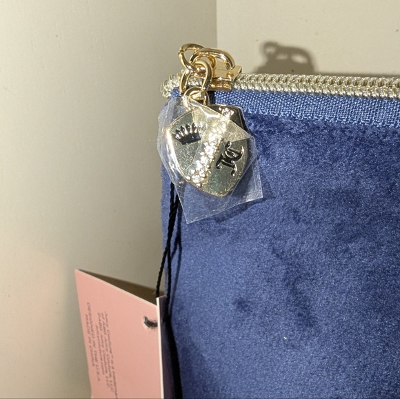 Juicy Couture Blue Velvet Cosmetic Bag Set - Picture 4 of 8